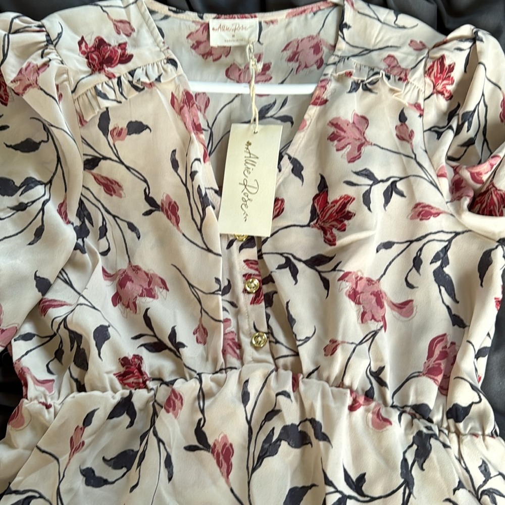 Allie Rose floral blouse - Picture 5 of 6